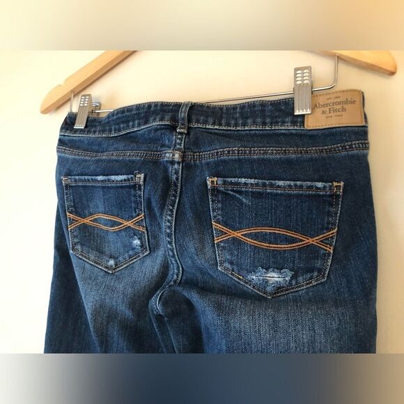 🔶 Abercrombie & Fitch | Loose Fitting Blue Distressed Jeans - Picture 4 of 6